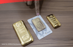 Harga emas batangan 24 karat PT Aneka Tambang Tbk. (Antam) naik Rp7.000 per gram pada perdagangan hari ini, Sabtu, 11 Mei 2024./(Sumber foto : JIBI/Bisnis/Fanny Kusumawardhani)