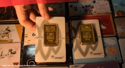 Harga jual emas batangan 24 karat PT Aneka Tambang Tbk. (Antam) dipatok turun Rp6.000 per gram pada perdagangan hari ini./(Sumber foto : JIBI/Bisnis/Fanny Kusumawardhani)