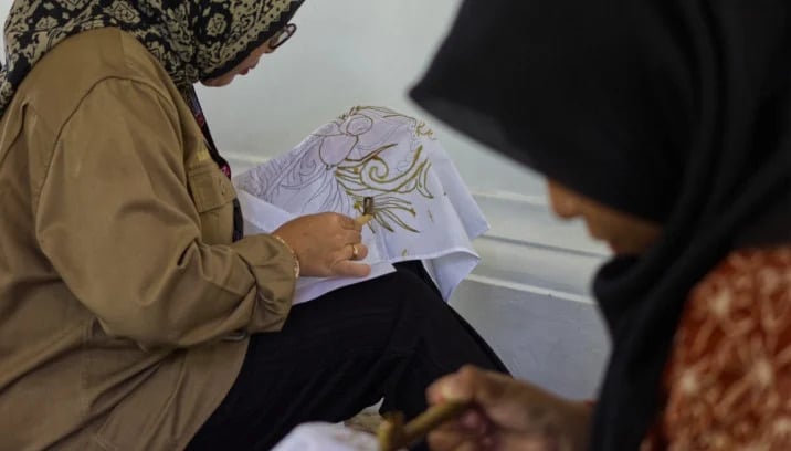 10 Prompt AI untuk Membuat Poster Hari Batik Nasional 2026