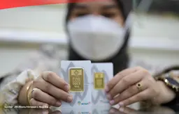 Harga emas batangan 24 karat Antam turun pada hari ini./(Sumber foto : JIBI/Bisnis/Himawan L Nugraha)